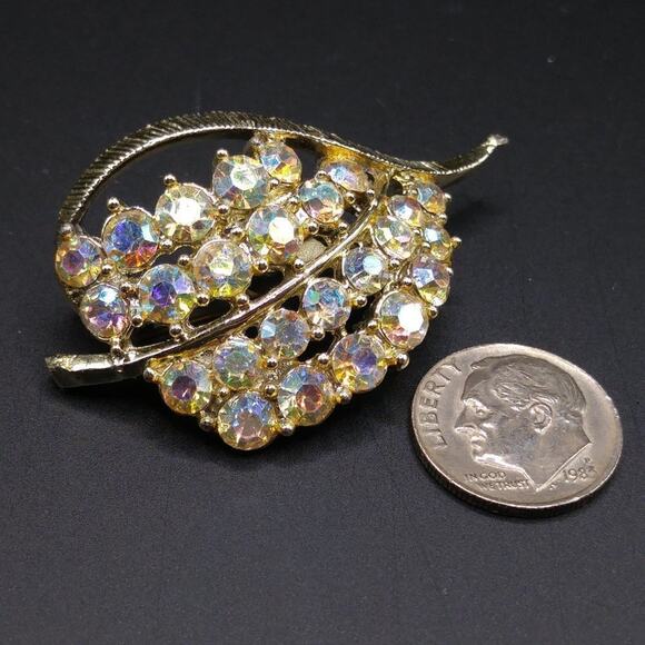 Vintage Aurora Borealis Rhinestone Leaf Brooch Gold Tone 1950s 1960s Pin - Picture 3 of 7